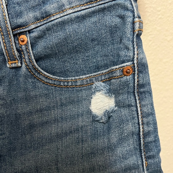 Levi’s Wedgie Short *make an offer* - Picture 3 of 8